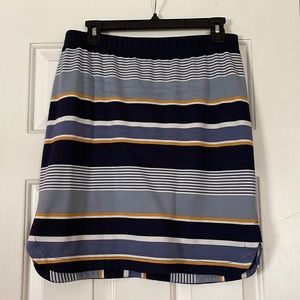 Max Studio Mid-Thigh, cotton/spandex skirt,side slits, elastic, waist, size XL.